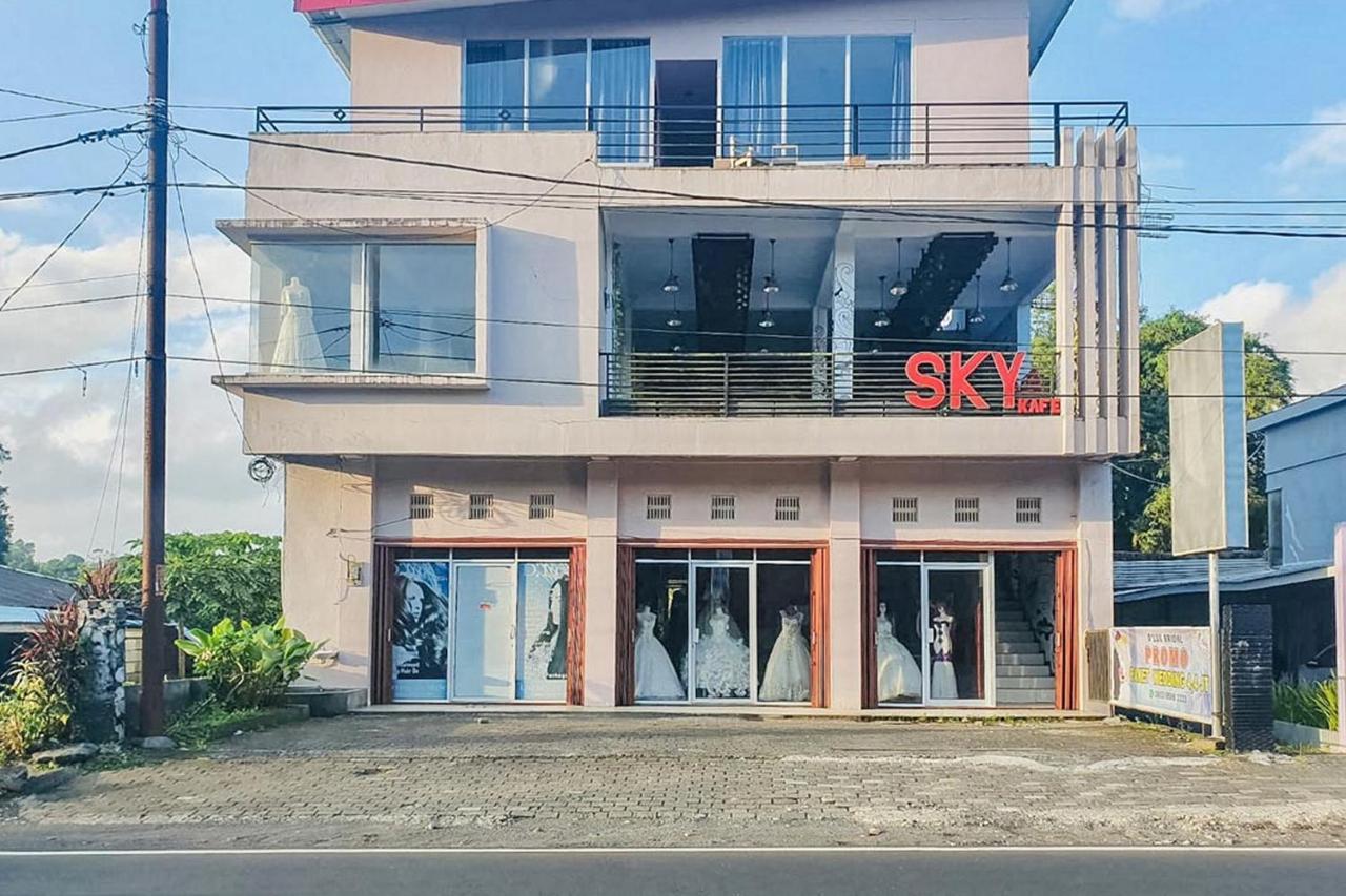 Sky Residence Tomohon Mitra Reddoorz Luaran gambar